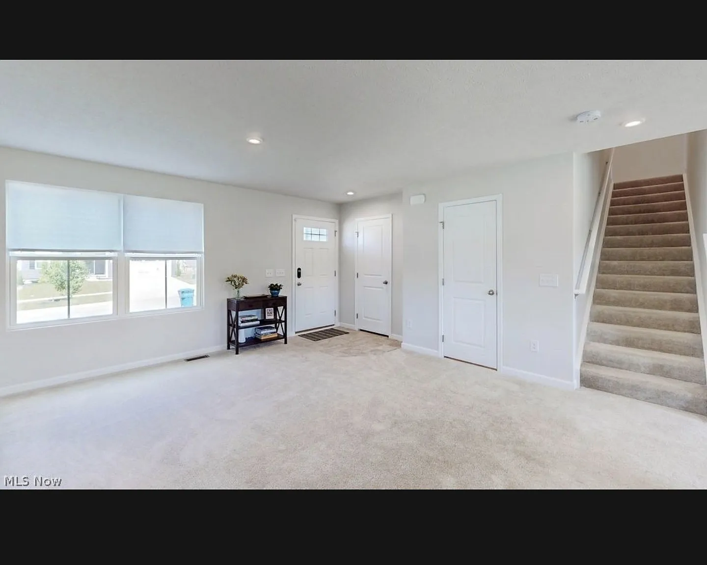 4 bed, 2.5 bath, 2200 sqft, $2,700 — Photo 1