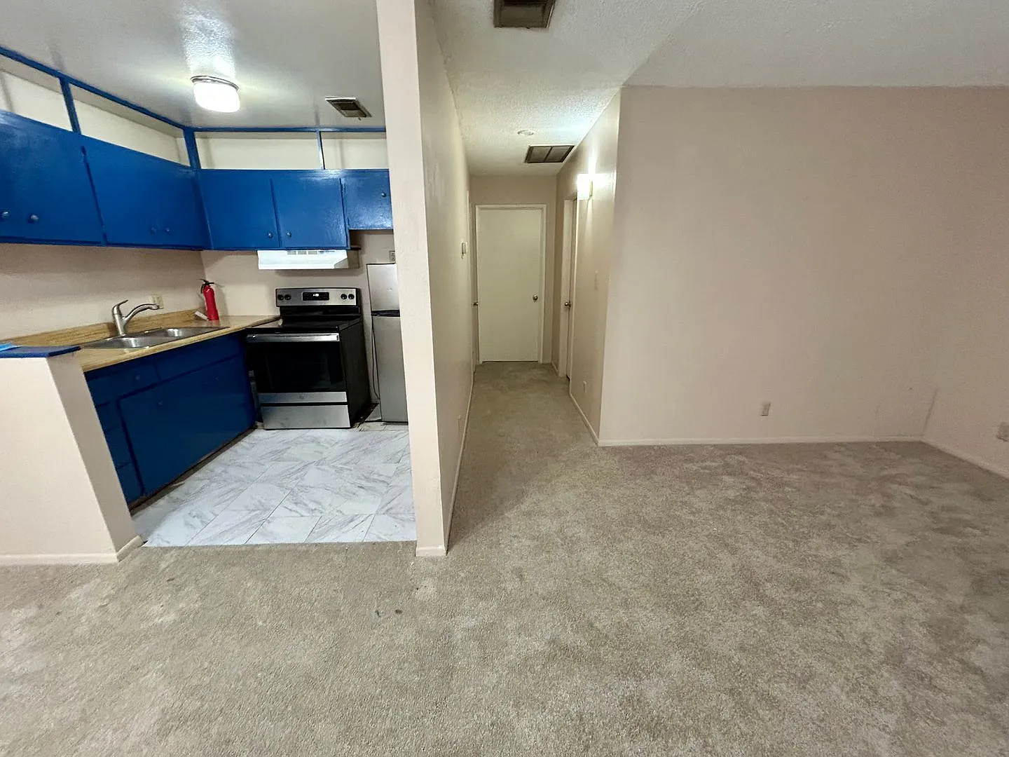 Cozy 1 Bedroom, 1 Bath Condo with Easy Freeway Access — Photo 3