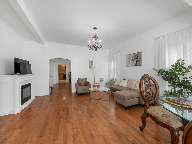 23 E 51st St #1 — Photo 5