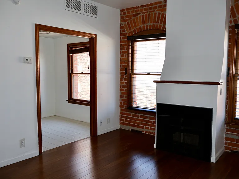 Burnside Apartments — Photo 8