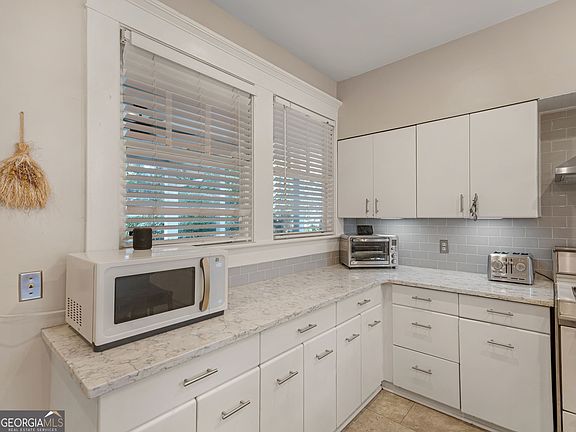5th image of 192 Corbin Ave