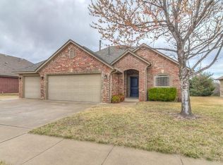 10304 Cheshire Ct, Yukon, OK 73099