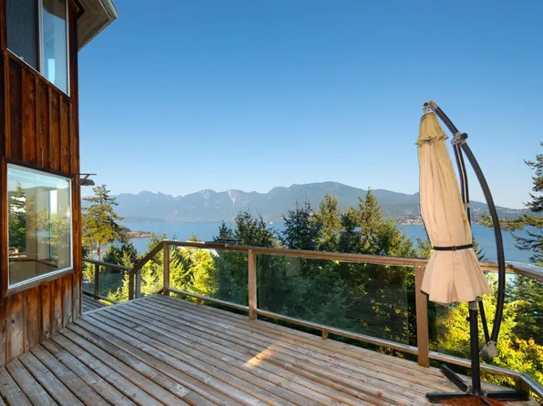 671 Taylor Rd, Bowen Island, BC V0N 1G1