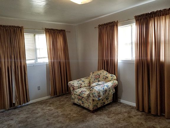 5th image of 1519 E Everglade Ave