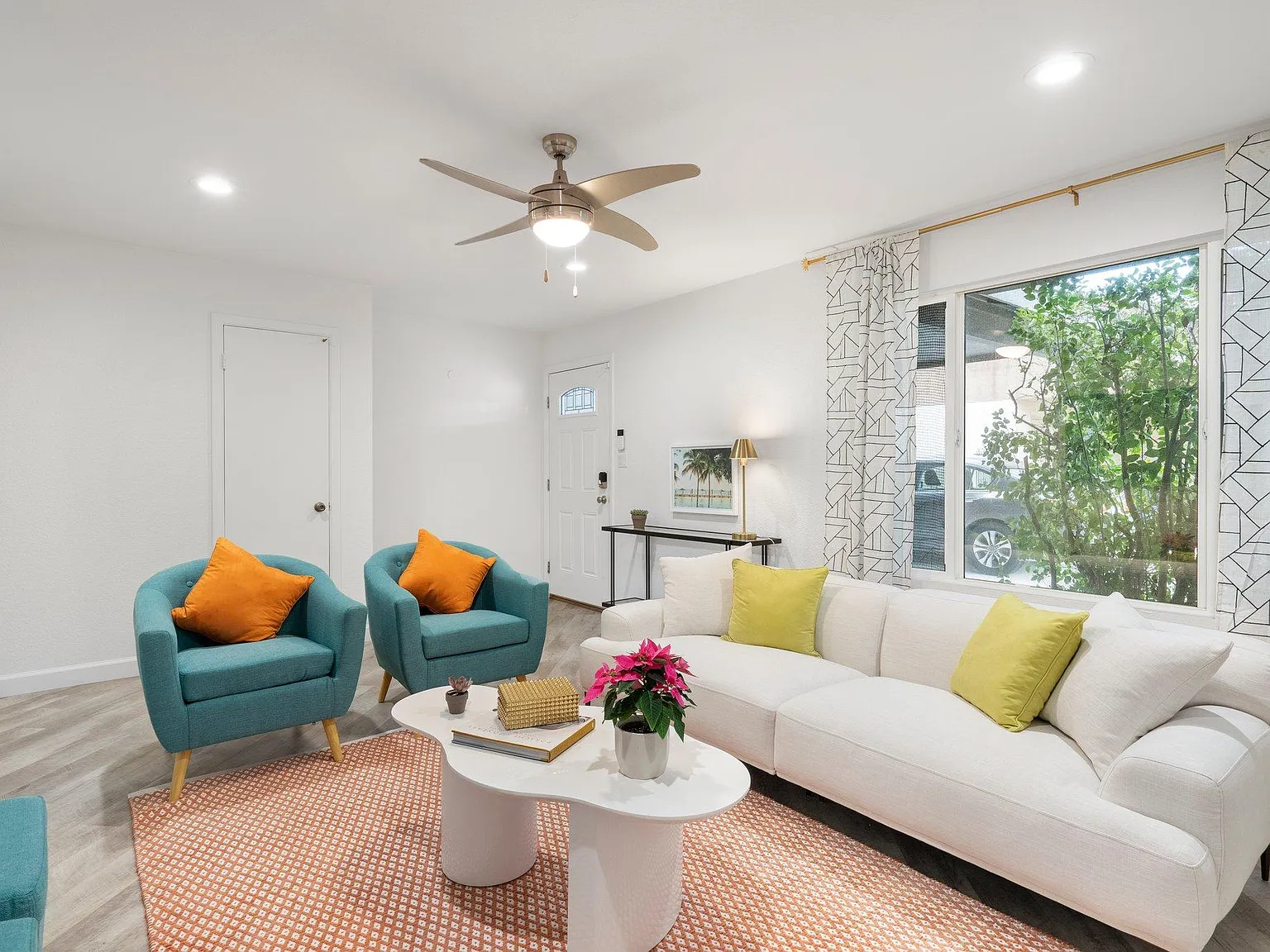 2510 E Hermosa Dr — Photo 3