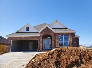 5753 W Cane Hill Dr, Fayetteville, AR 72704