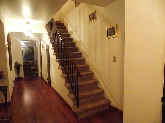 4th image of 30 Saint Andrews Ct