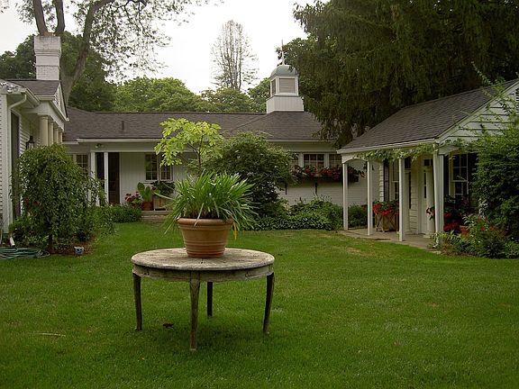 2nd image of 1400 Pembroke Dr