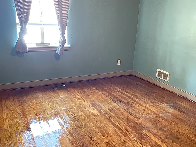1349 Evergreen Ave — Photo 9