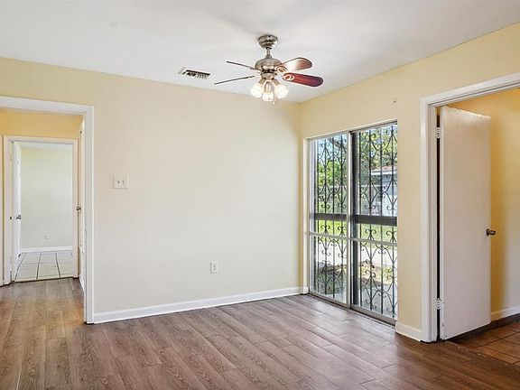 4th image of 3521 Kent Dr