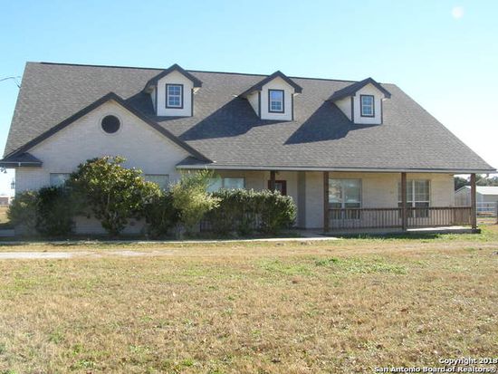 142 Shannon Ridge Dr, Floresville, TX 78114