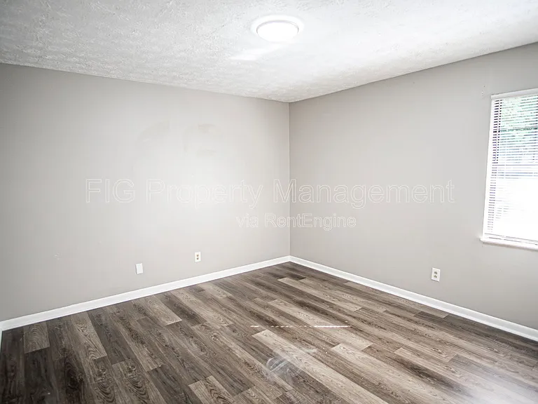 129 Hillcrest Dr #8 — Photo 5