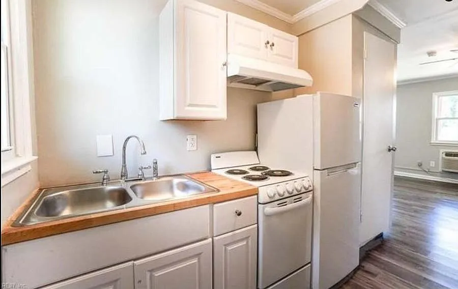 Studio, 500 sqft, $1,300 — Photo 2
