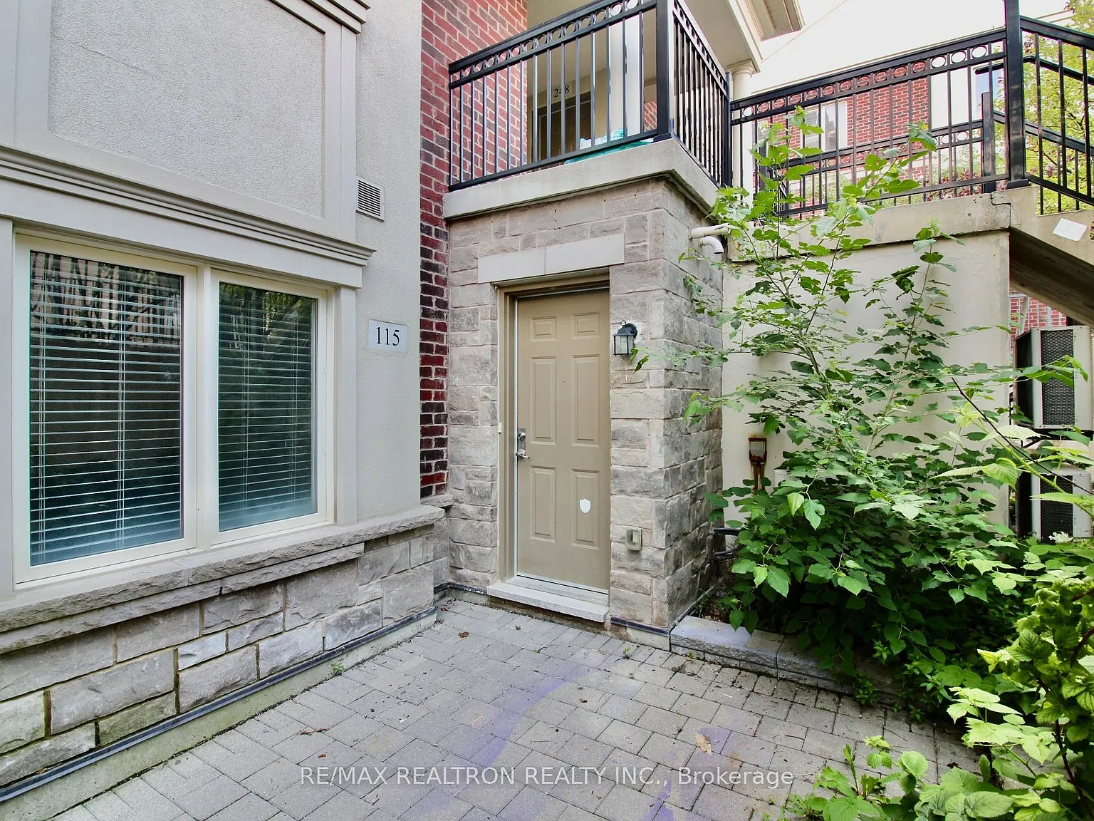 3 bed, $2,400 — Photo 2