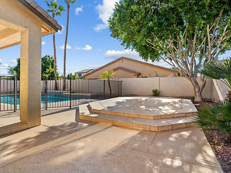 1247 E Kenwood St — Photo 31