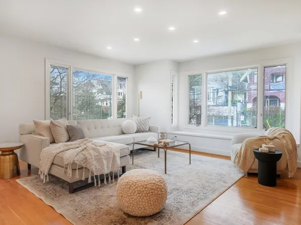 1973 Stephens St, Vancouver, BC V6K 4M7