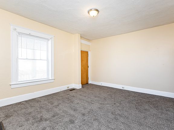 3rd image of 811 Lexington Ave Unit 1