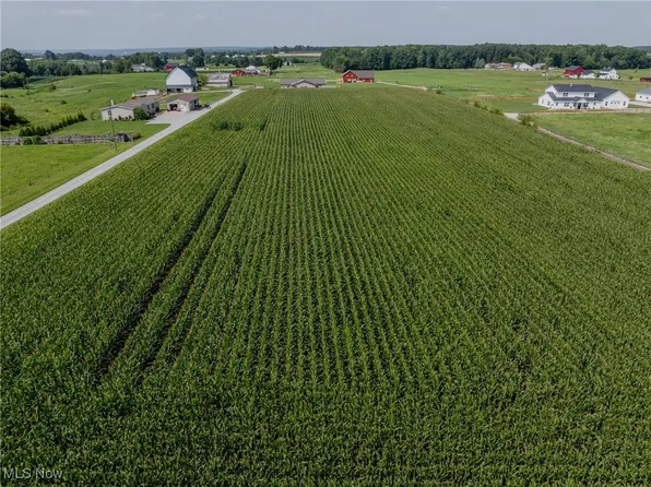 E Moreland Rd, Fredericksburg, OH 44627