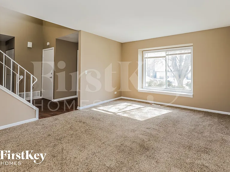 1143 Greensfield Dr — Photo 3