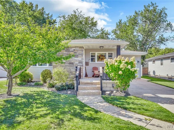 55 Oxford Ave, Lancaster, NY 14086
