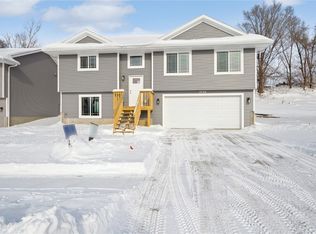 1908 Holly Meadow Ave SW, Cedar Rapids, IA 52404