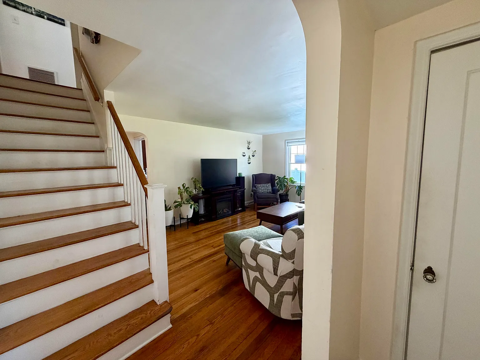 4 bed, 1.5 bath, 1500 sqft, $3,500 — Photo 3