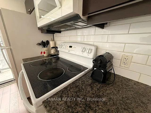 30 Meadowglen Pl #602 — Photo 11