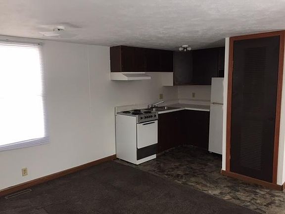 2nd image of 700 W Fairfield St #2