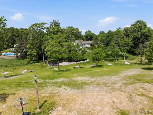 3 Summit Sta, Saint Charles, MO 63303