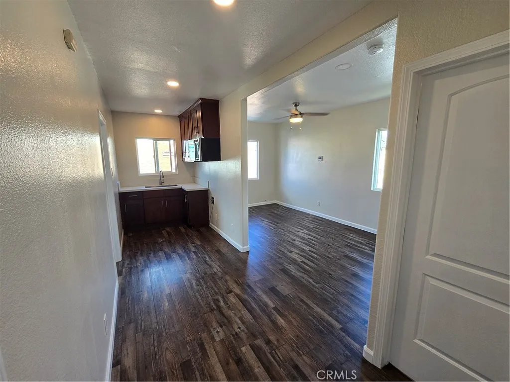 2 bed, 585 sqft, $1,950 — Photo 2