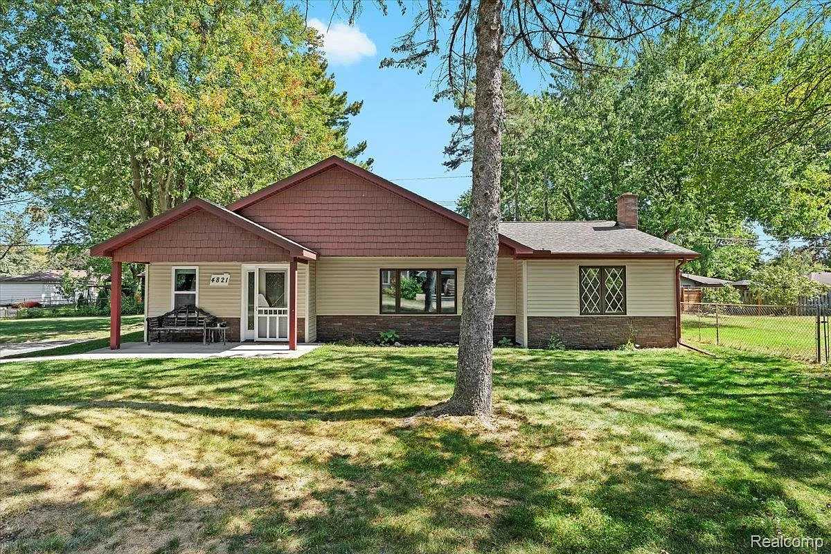 4821 Pinehurst Ct photo 1