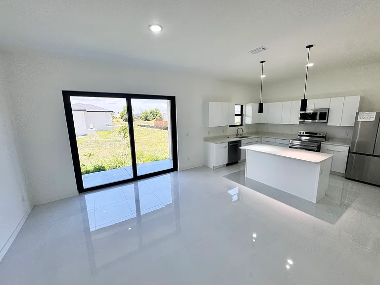 4206 NW 32nd Ln — Photo 8
