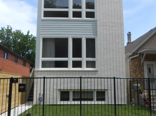 2232 W Oakdale Ave, Chicago, IL