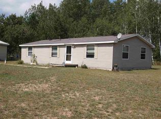 6725 Maple Dr, Pellston, MI 49769