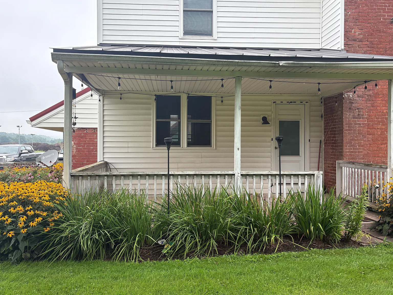 2 bed, 1.5 bath, 1300 sqft, $1,400 — Photo 3
