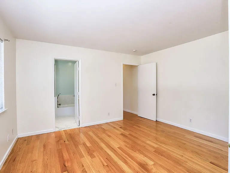 264 W Oakwood Blvd — Photo 20