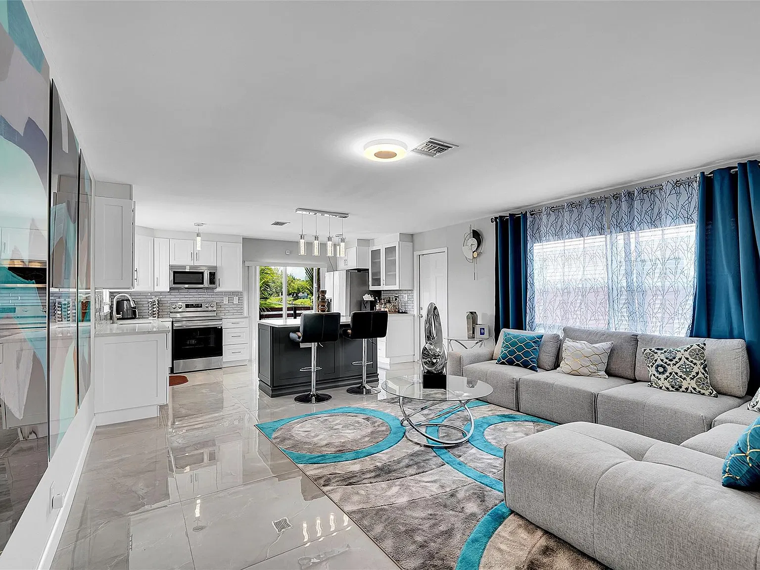 4 bed, 2.0 bath, 1544 sqft, $3,700 — Photo 4