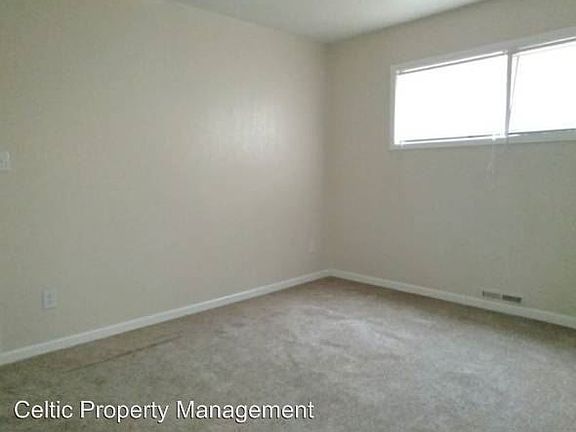 3rd image of 11211 Crystal Ave