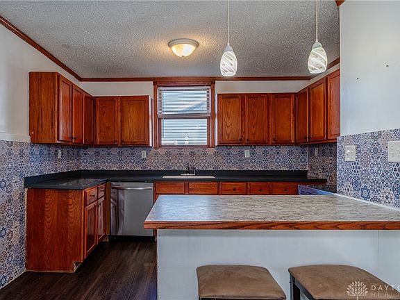 3rd image of 632 N Center St