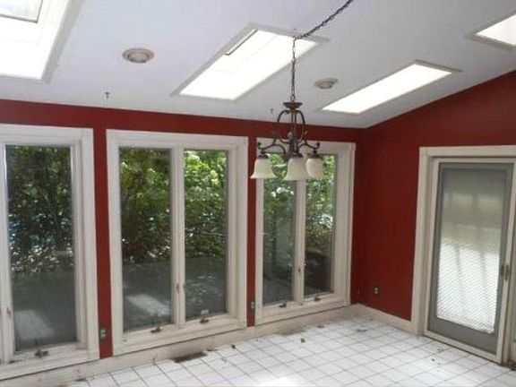 5th image of 10421 Wilmington Dr