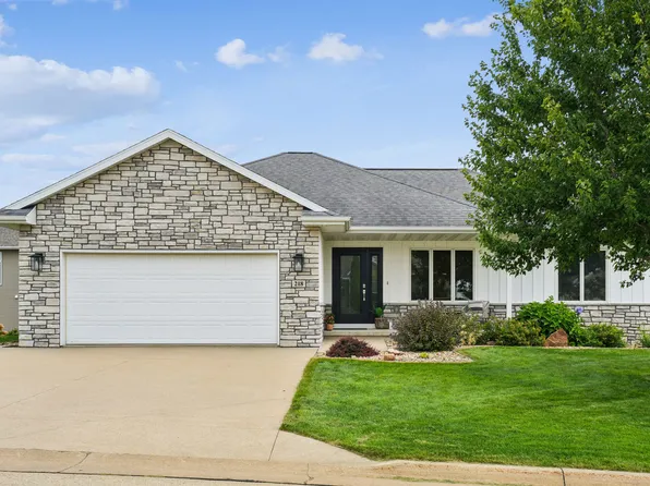 218 Bryn Dr, Peosta, IA 52068
