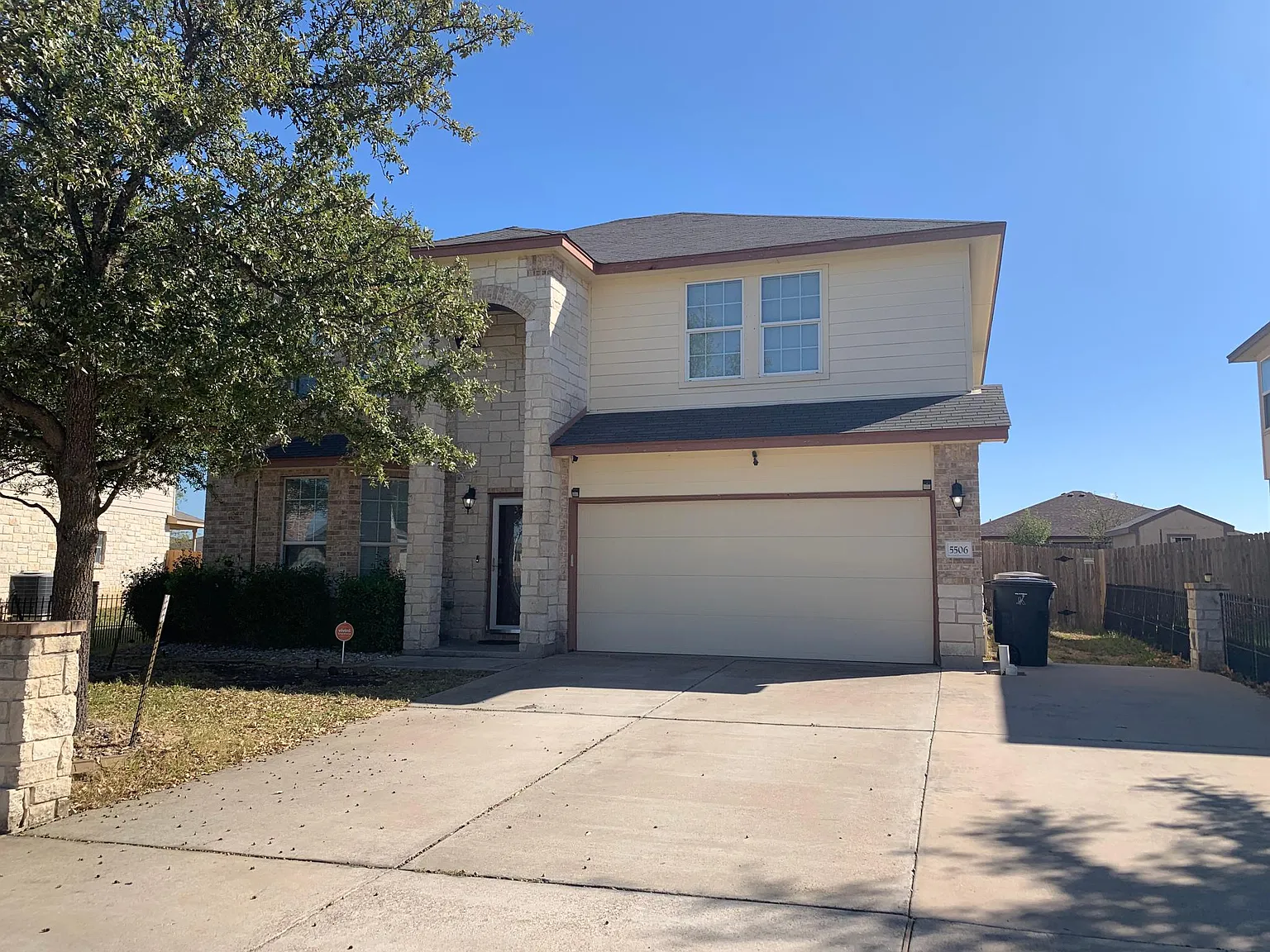 4 bed, 2.5 bath, 2622 sqft, $1,950 — Photo 2