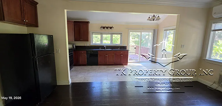 325 1/2 E Main St — Photo 2