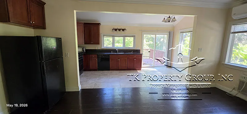 Building Photo - 325 1/2 E Main St