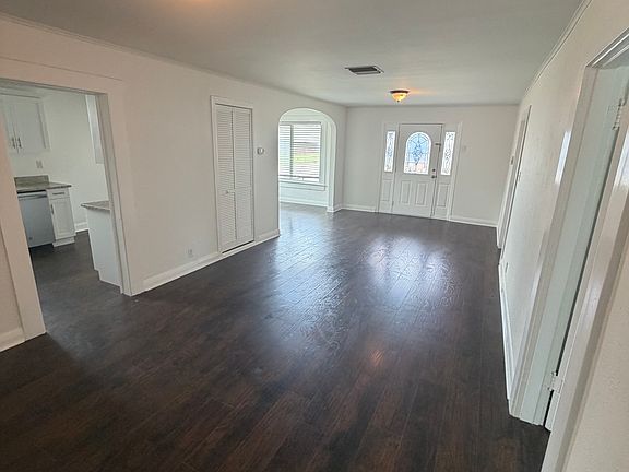 5th image of 801 E Louisiana Ave