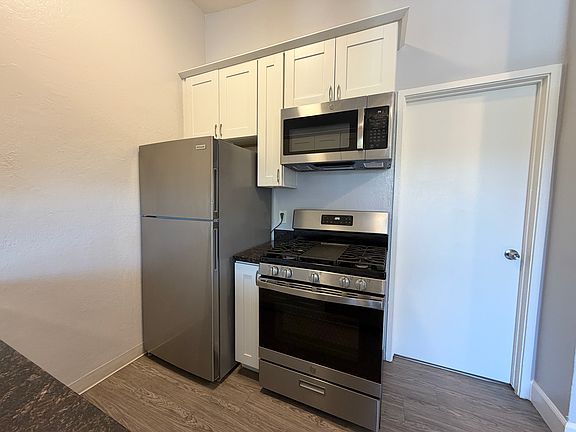 5th image of 2522 35th Ave #0