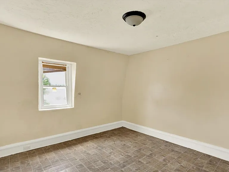 234 W Douglass St — Photo 21