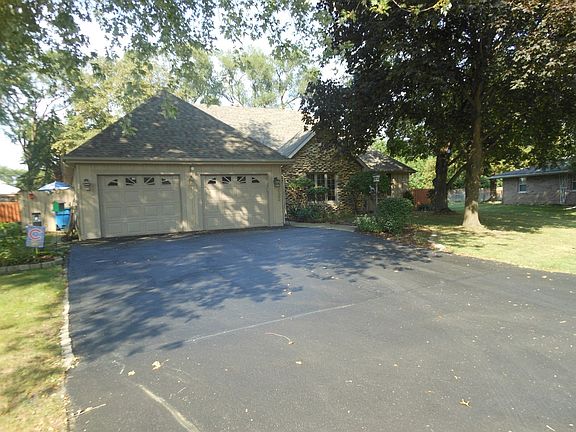 4th image of 3023 Caroline Dr