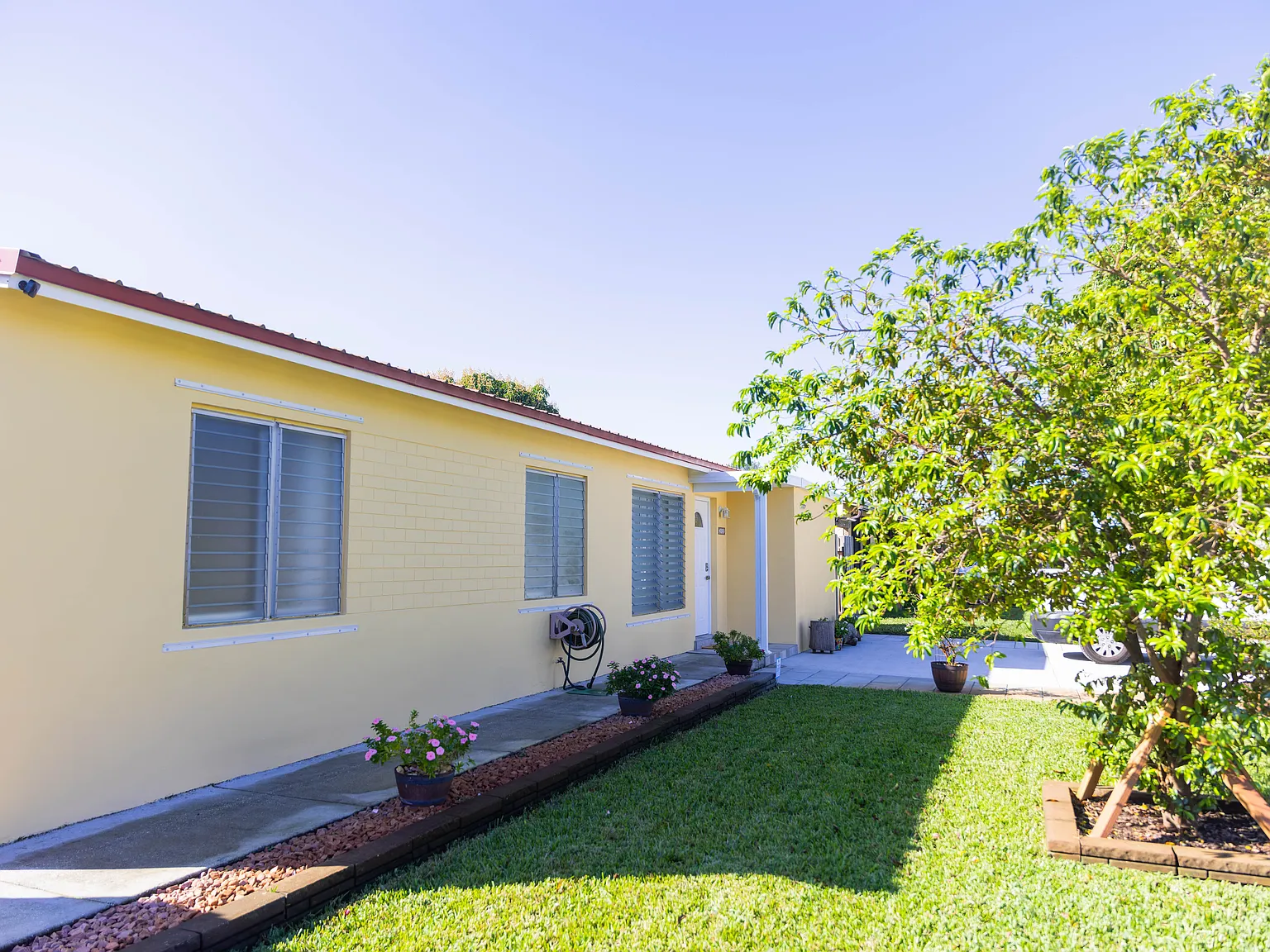 3 bed, 1122 sqft, $2,830 — Photo 3