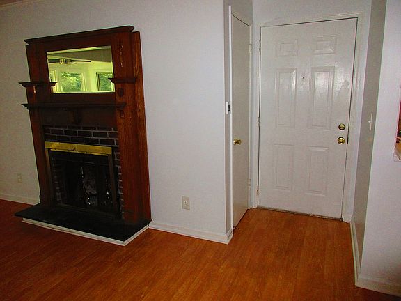3rd image of 1644 Alexandria Ct SE